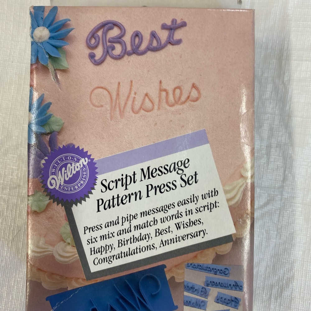 Wilson script messages pattern press set - Picture 2 of 5